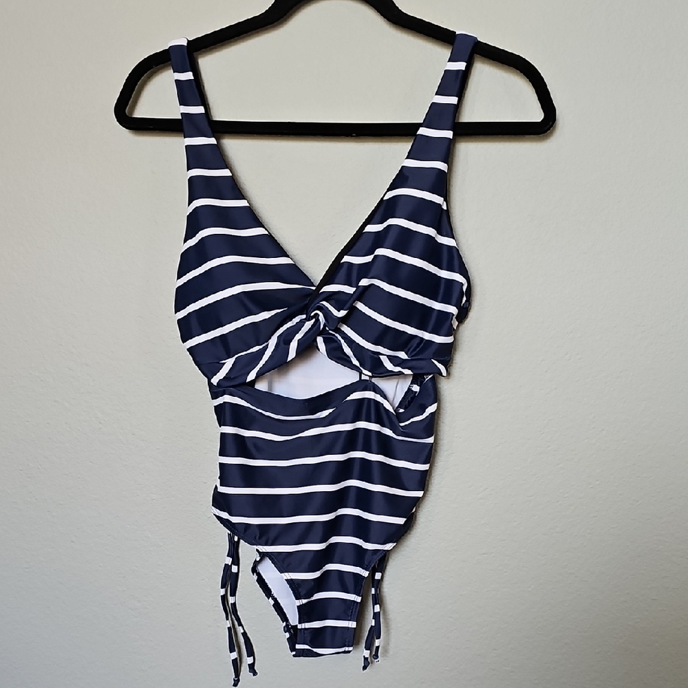 Verano Playa Twist Front Cut Out Navy Striped Bikini Swimsuit Bathing Suit Large